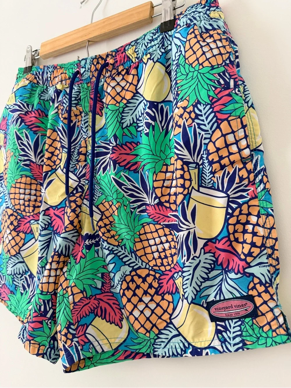 Vineyard Vines Men's Pineapple Print Swim Shorts